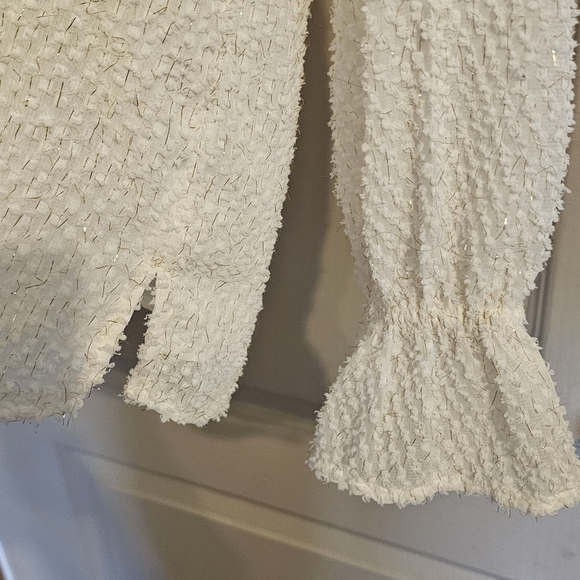 LOFT By Ann Taylor White Long Sleeve Blouse With Gold Hints Of Fabric - Picture 4 of 5